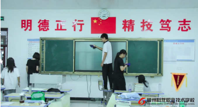 窗明幾凈舒心學(xué)，美好校園攜手創(chuàng) | 郴州市科龍職校開(kāi)展全校衛(wèi)生大掃除活動(dòng)